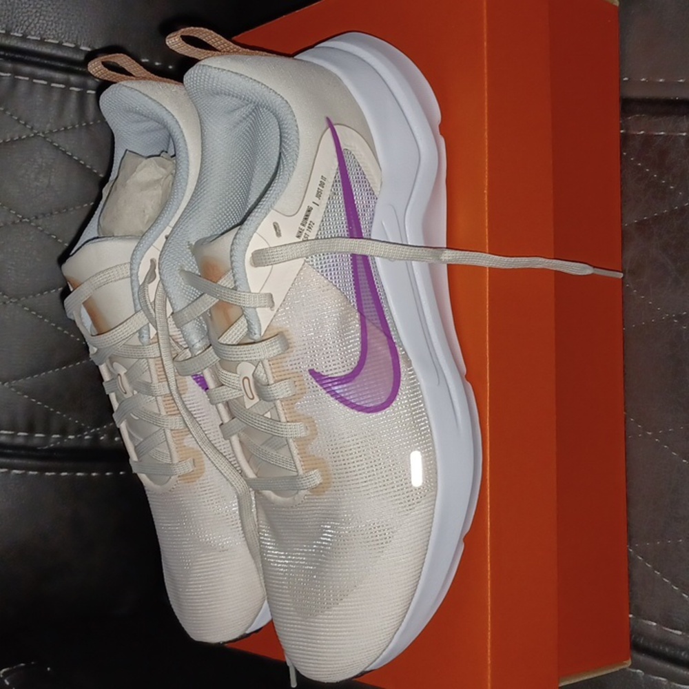 Womens- Nike Sneakers Brand New